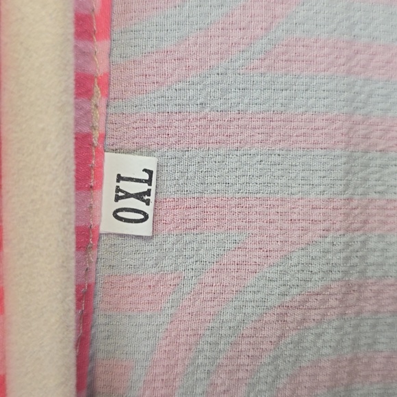 Colorful Geometric Patterned Women's Top, Plus Size 0X, NEW - Picture 3 of 4